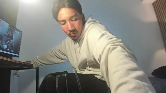 Iam OttoAndrew online show from April 29, 3:43 am