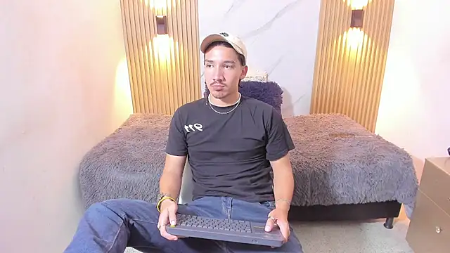 Iam OttoAndrew online show from May 1, 3:11 am
