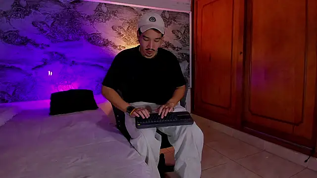 Iam OttoAndrew online show from May 27, 4:53 am