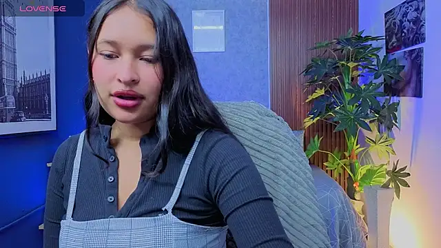 Snapshot of Milenka-5 chatting on May 9, 8:36 pm Milenka-5 online show from May 9, 8:36 pm