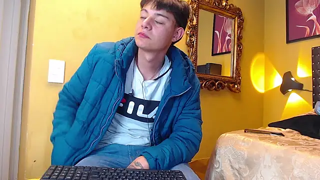Snapshot of luckk_ chatting on April 19, 6:13 am luckk online show from April 19, 6:13 am