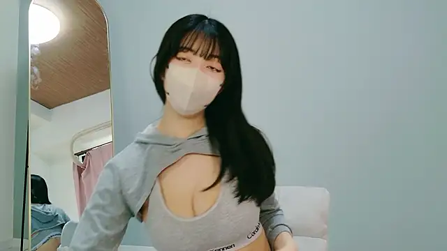 Snapshot of Hcup_leo chatting on April 24, 5:54 am Hcup leo online show from April 24, 5:54 am