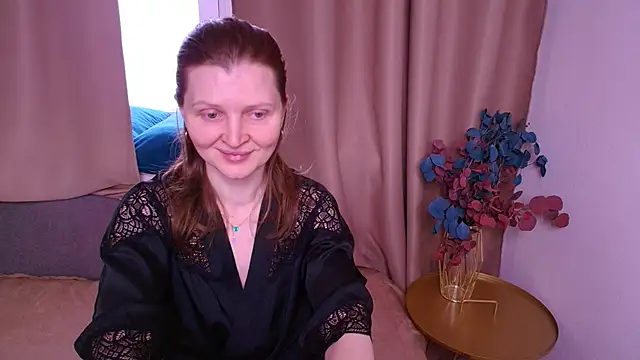 Liza  Evans online show from April 25, 2:14 am