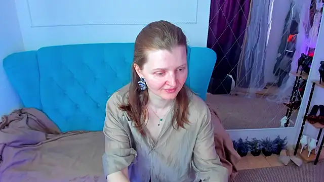 Liza  Evans online show from April 27, 2:09 am
