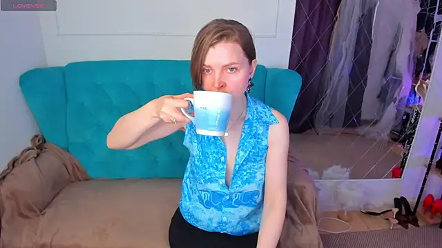 Liza  Evans online show from May 28, 1:58 am