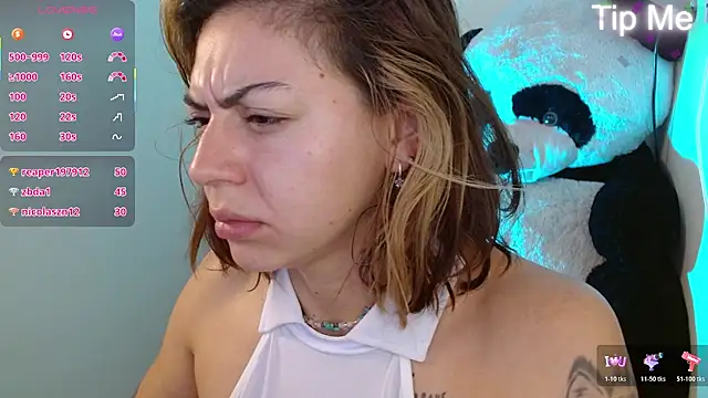 Snapshot of aprildumont chatting on May 2, 2:55 pm aprildumont online show from May 2, 2:55 pm