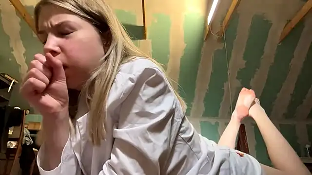 Skinny girl  online show from May 7, 6:13 pm