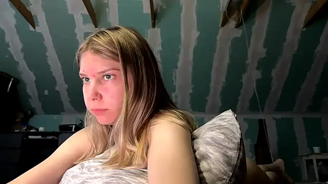 Skinny girl  online show from May 12, 6:38 pm