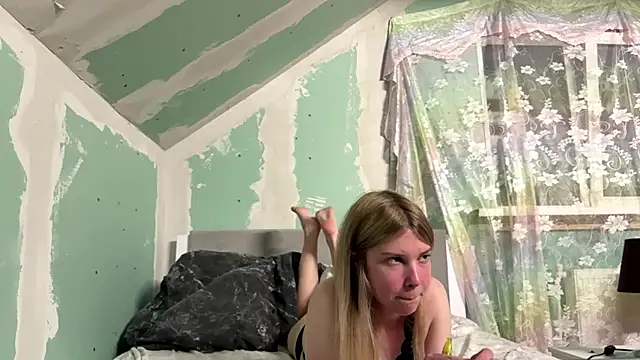 Skinny girl  online show from May 25, 6:25 pm