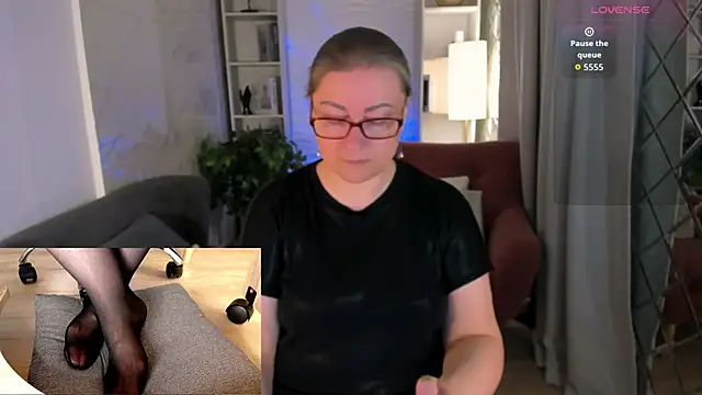 Snapshot of Alexandra_Kind chatting on May 31, 8:54 pm Alexandra Kind online show from May 31, 8:54 pm