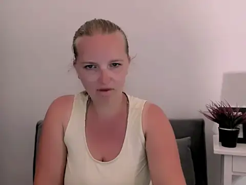 Snapshot of RoseTeacherX chatting on July 14, 5:18 pm RoseTeacherX online show from July 14, 5:18 pm