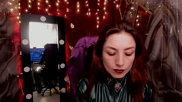 Queenscarlettsecret online show from May 4, 6:37 pm