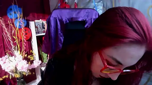 Queenscarlettsecret online show from July 6, 1:41 pm