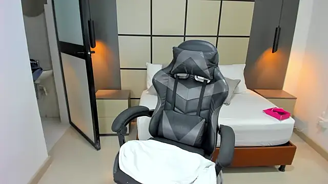 ruby jimenez18  online show from April 18, 3:21 am