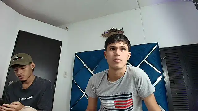 EdwinBoys online show from May 26, 1:18 pm