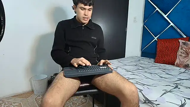 EdwinBoys online show from July 13, 1:47 pm