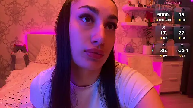 MyNaomi online show from June 7, 8:45 pm