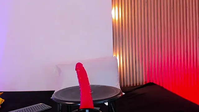 Snapshot of Violeta_queen1 chatting on June 17, 2:40 pm Violeta queen1 online show from June 17, 2:40 pm