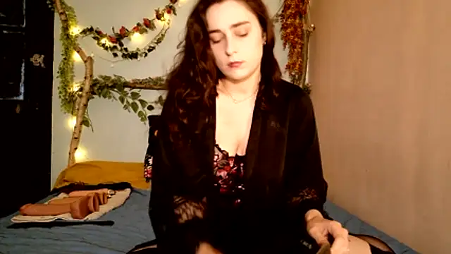 missclochette online show from May 19, 12:33 pm