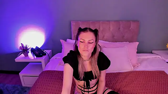 Kim Jeins666  online show from April 16, 1:23 pm