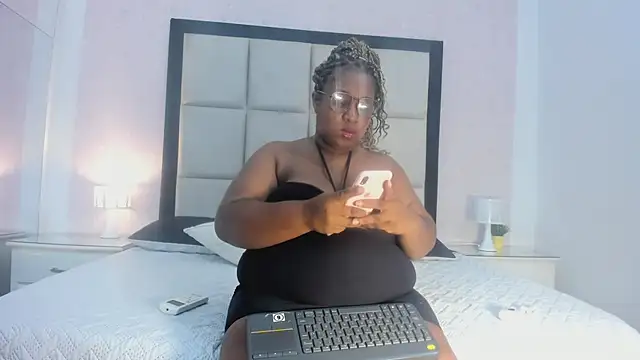 Snapshot of TreisyVixen chatting on July 7, 3:20 am TreisyVixen online show from July 7, 3:20 am