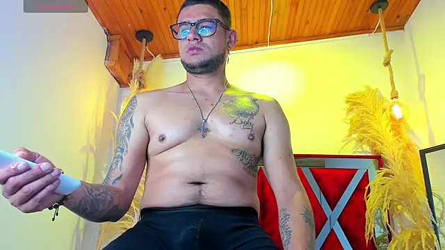 Snapshot of Nickk_21_ chatting on April 28, 1:16 pm Nickk 21 online show from April 28, 1:16 pm