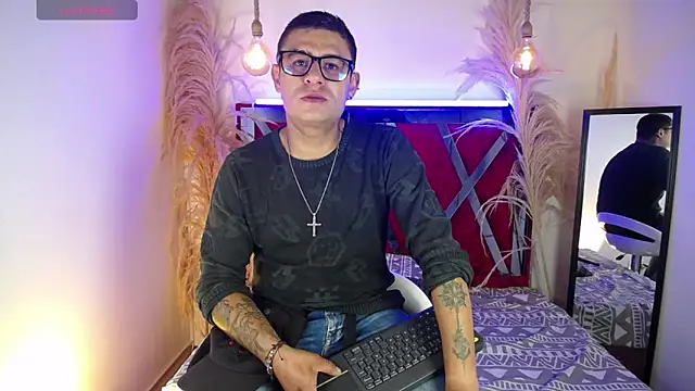 Snapshot of Nickk_21_ chatting on May 9, 1:38 pm Nickk 21 online show from May 9, 1:38 pm
