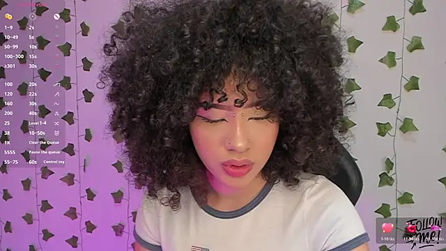 Snapshot of Liaaa_1 chatting on May 1, 10:47 pm Liaaa 1 online show from May 1, 10:47 pm