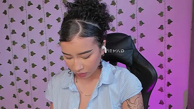 Snapshot of Liaaa_1 chatting on June 26, 9:08 pm Liaaa 1 online show from June 26, 9:08 pm