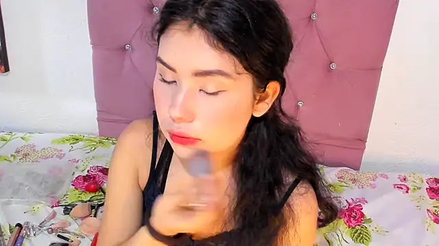 Snapshot of alice_evans12 chatting on May 5, 12:13 pm alice evans12 online show from May 5, 12:13 pm