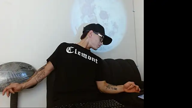 Zeusdark19 online show from May 20, 5:02 am