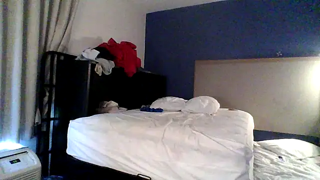 Snapshot of Dicksee_Left chatting on April 20, 10:00 pm Dicksee Left online show from April 20, 10:00 pm