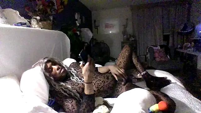 Snapshot of Dicksee_Left chatting on April 21, 5:36 am Dicksee Left online show from April 21, 5:36 am