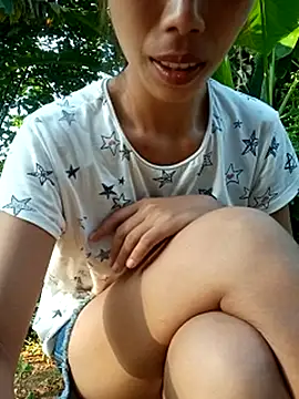 Snapshot of Elena_Mia chatting on July 13, 10:40 am Elena Mia online show from July 13, 10:40 am