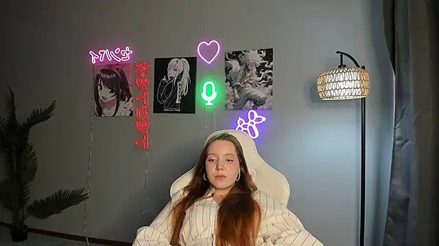 ChuNeece online show from April 17, 3:04 pm