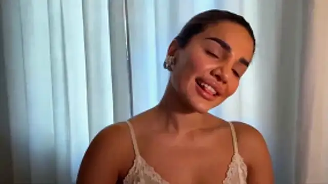 Snapshot of MelindaReny chatting on April 23, 12:29 pm MelindaReny online show from April 23, 12:29 pm