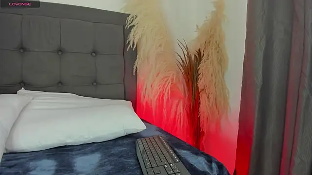 hanna-baker01 online show from July 14, 2:56 pm