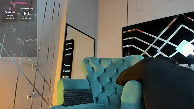 JayTaylorr online show from June 23, 11:30 am
