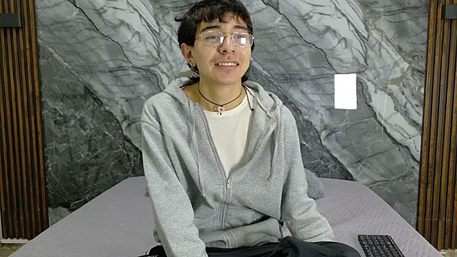 NoahWalker   online show from May 11, 11:05 am