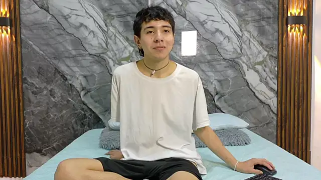 NoahWalker   online show from July 8, 11:15 am