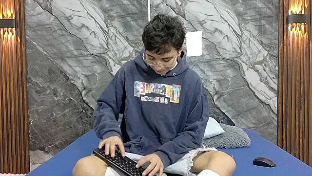 NoahWalker   online show from July 16, 11:16 am
