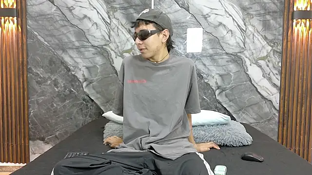 NoahWalker   online show from July 17, 11:17 am