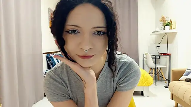 CinnamonCurl online show from May 4, 11:45 pm
