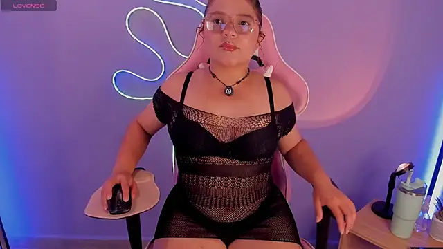 RenataJones11 online show from May 13, 8:27 pm