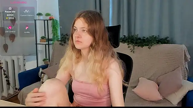 Snapshot of Glitch_Doll chatting on July 3, 6:31 am Glitch Doll online show from July 3, 6:31 am