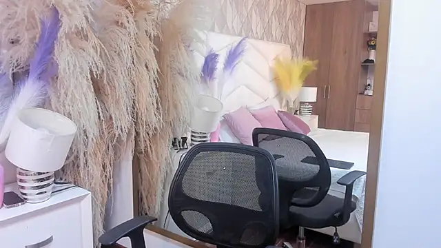mia  evans  online show from July 27, 1:18 pm