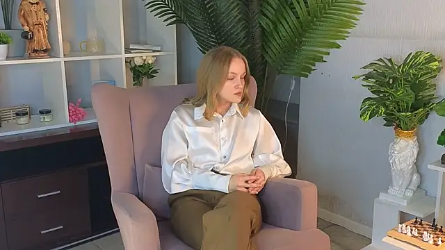 AliseVeals online show from April 17, 2:31 pm