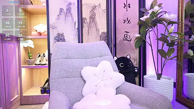 AlinaBennet  online show from July 11, 11:35 am