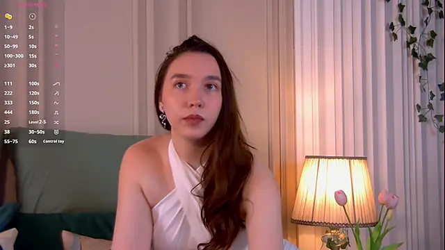 Snapshot of Suzaneey chatting on April 24, 6:43 pm Suzaneey online show from April 24, 6:43 pm