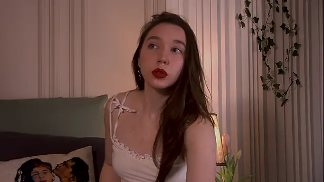 Snapshot of Suzaneey chatting on May 9, 6:35 pm Suzaneey online show from May 9, 6:35 pm